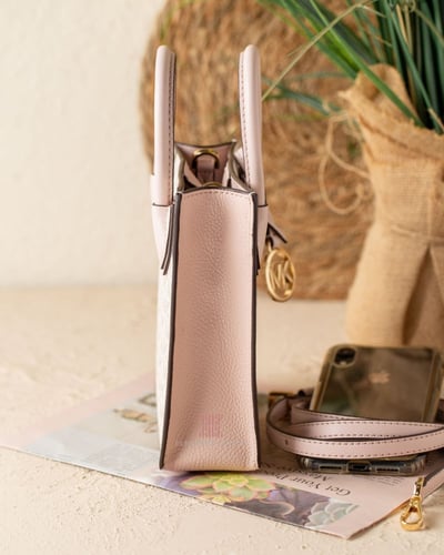 شنطة كروس ماركة مايكل كورس - أبيض سيقنتشر