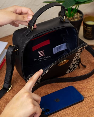 شنطة كروس ماركة تومي هيلفيقر