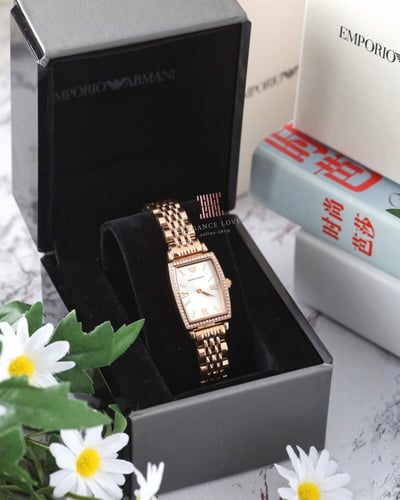 ساعة نسائية كريستال ماركة امبريو ارماني AR11406