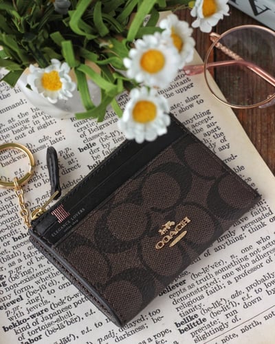 محفظة بطاقات ماركة كوتش