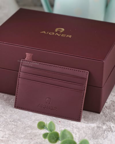 طقم نسائي ساعة + إسوارة + محفظة بطاقات ماركة اقنر...