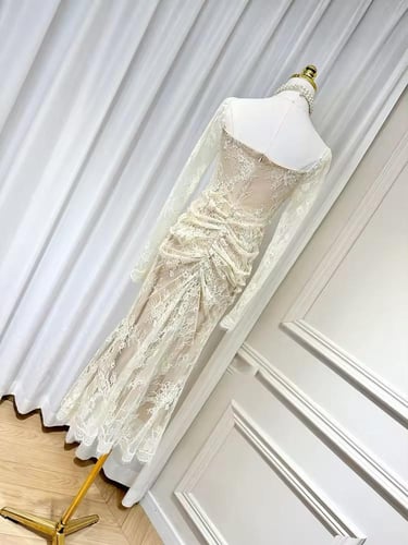 فستان دانتيل