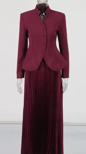 بدله قطعتين