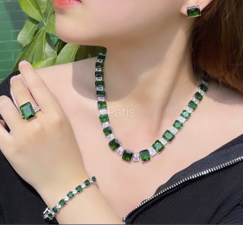 طقم 4 قطع بالحجر الأخضر