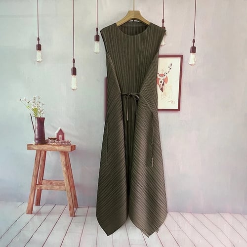 فستان بقصة مطوية