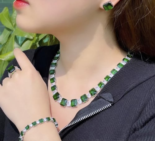 طقم 4 قطع بالحجر الأخضر