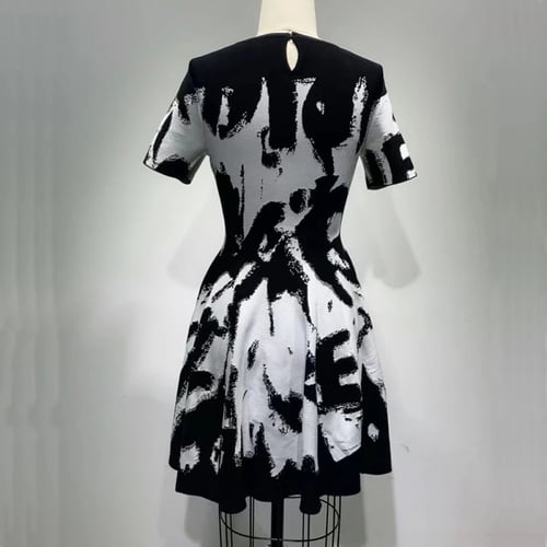 فستان قصير مموج