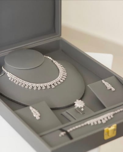 طقم فضي راقي