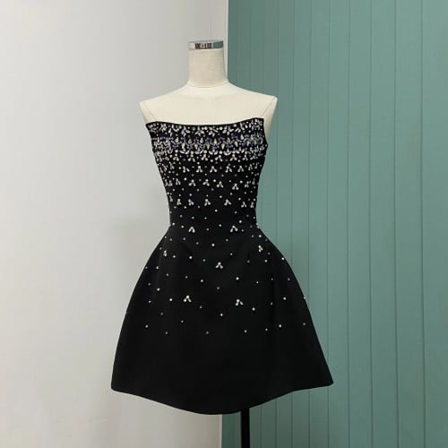 فستان قصير شك