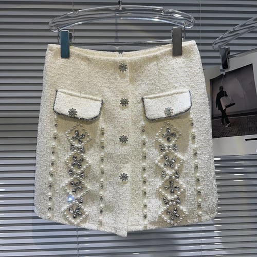 تنورة قصيرة