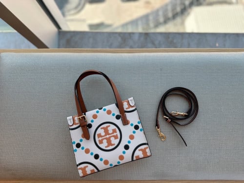 حقيبة نسائية صغيرة