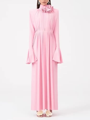 فستان طويل بفتحة