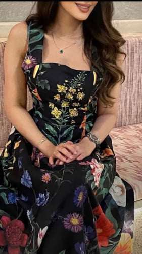 فستان اسود انيق