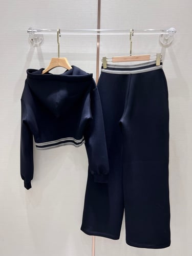 طقم نسائي انيق