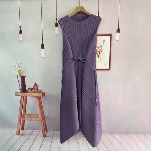 فستان بقصة مطوية