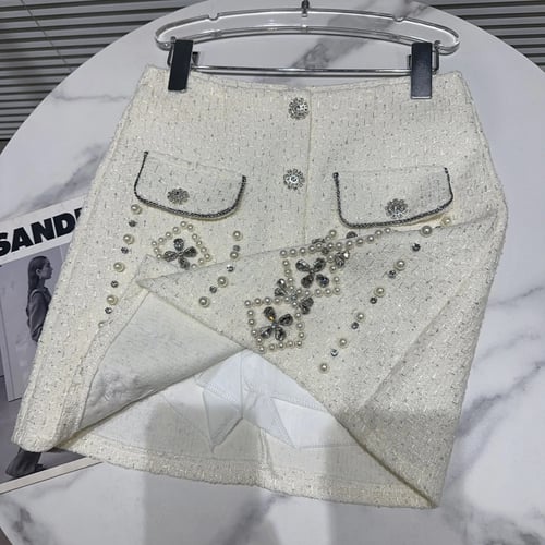 تنورة قصيرة