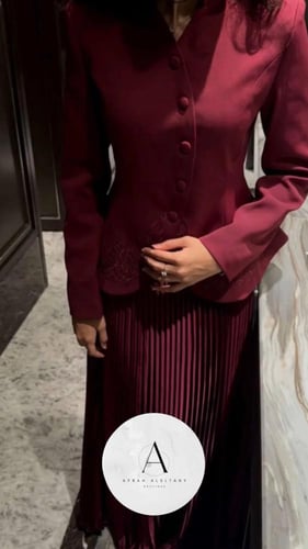 بدله قطعتين