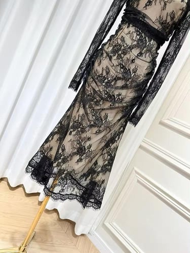 فستان دانتيل