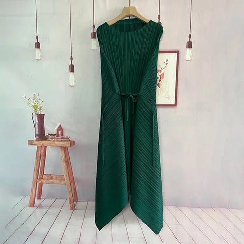 فستان بقصة مطوية