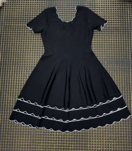 فستان قصير باكمام طويلة