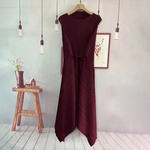 فستان بقصة مطوية