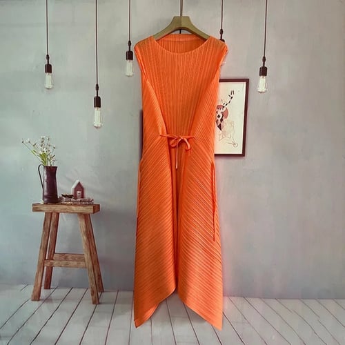 فستان بقصة مطوية