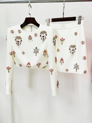 بدلة انيقة كرستال