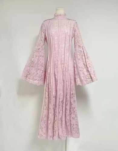 فستان دانتيل