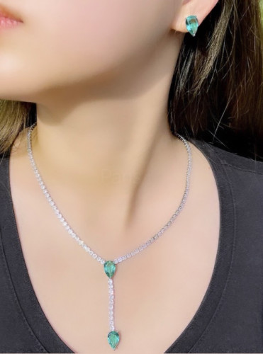 طقم قطعتين بالحجر الاخضر