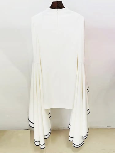 فستان قصير بإكمام واسعة