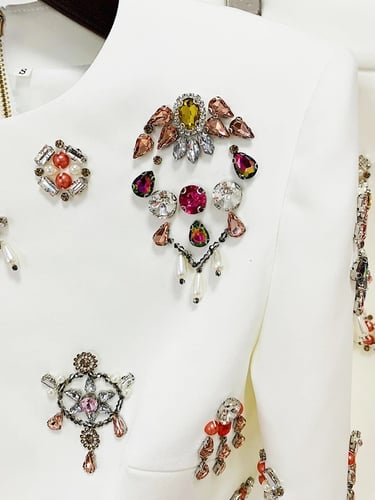 بدلة انيقة كرستال