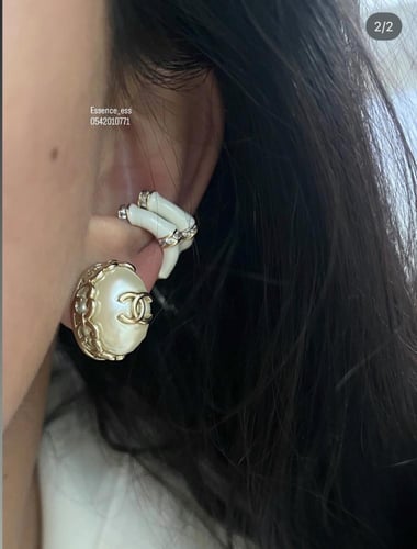 حلق بيضاوي CHANEL ( طبق الاصل )