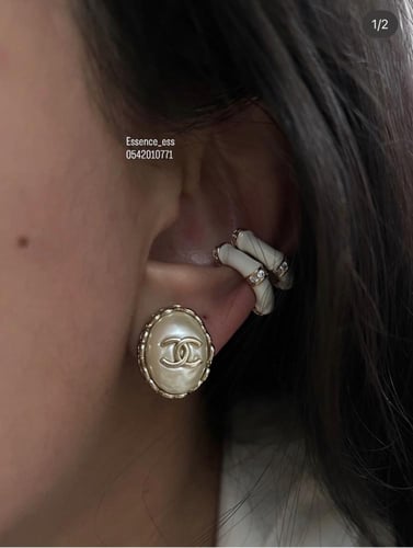 حلق بيضاوي CHANEL ( طبق الاصل )