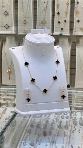 طقم ذهب عيار 21 تصميم الوردات الحديث بالاحجار ذات...