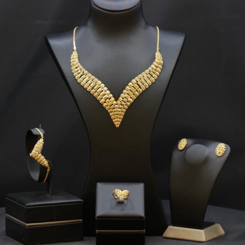 طقم ذهب من الذهب الخالص عيار 21 بتصميم خليجي حديث...