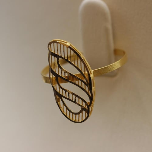 طقم ذهب واقف