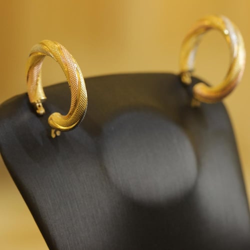 خاتم ذهب عيار 18 من الذهب الخالص بتصميم حديث و ممي...