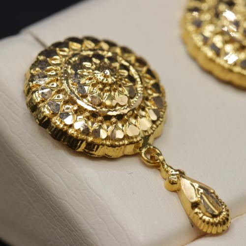 حلق ذهب صافي عيار 21 بتصميم كرسي جابر الشعبي والفخ...