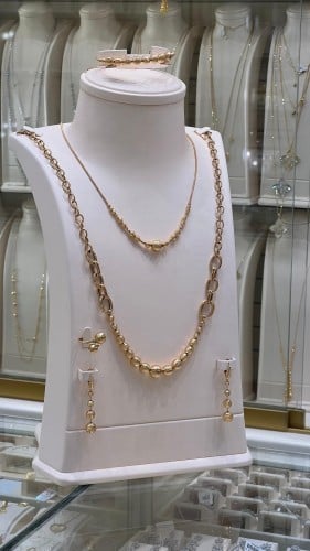 طقم زفاف ذهب عيار 21 بتصميم ايطالي حصري لافت و ممي...