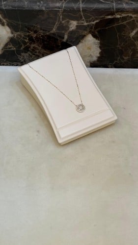 عقد ذهب ناعم عيار 18 مُطعّم بالزركون الابيض