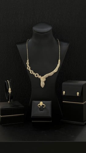 طقم ذهب صافي عيار 21 بالتصميم بوزن 12.81