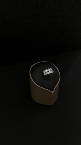 خاتم التونز ذهب ابيض مطعم بأحجار الزركون بتصميم ال...