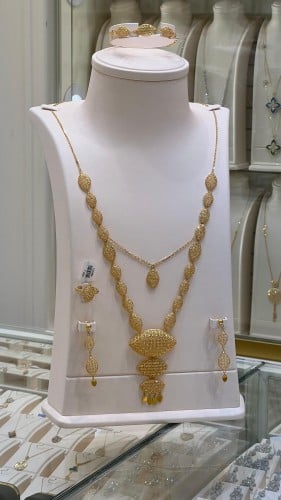 طقم زفاف ذهب عيار 21 بتصميم ايطالي حصري لافت و ممي...
