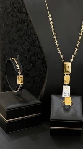 طقم ذهب صافي عيار 21 بتصميم السبائك المتميز الفخم...