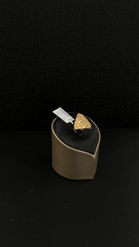 خاتم ذهب صافي عيار 21 بالتصميم الفخم و البراق