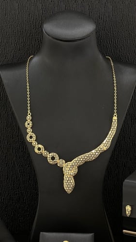 طقم ذهب صافي عيار 21 بالتصميم بوزن 12.81