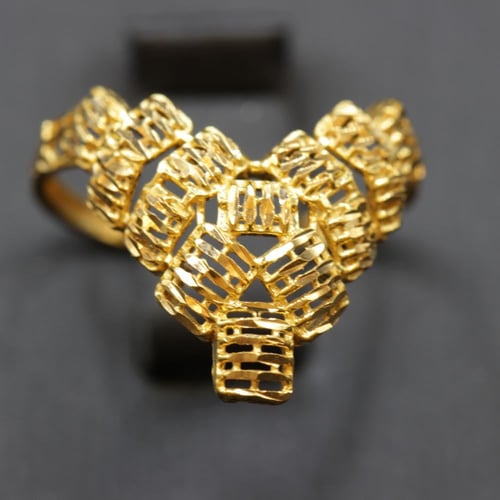 طقم ذهب من الذهب الخالص عيار 21 بتصميم خليجي حديث...