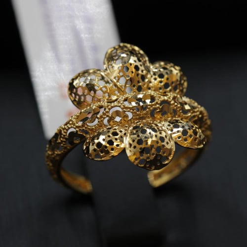 طقم ذهب من الذهب الخالص عيار 21 بتصميم خليجي حديث...