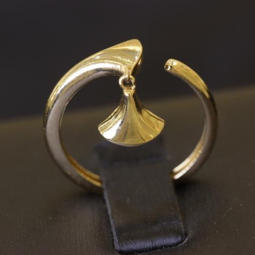 خاتم ذهب عيار 18 من الذهب الخالص بتصميم حديث و ممي...