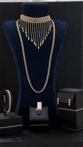 طقم ذهب عيار 21 كبير وفخم بتصميم خليجي جذاب ومميز...